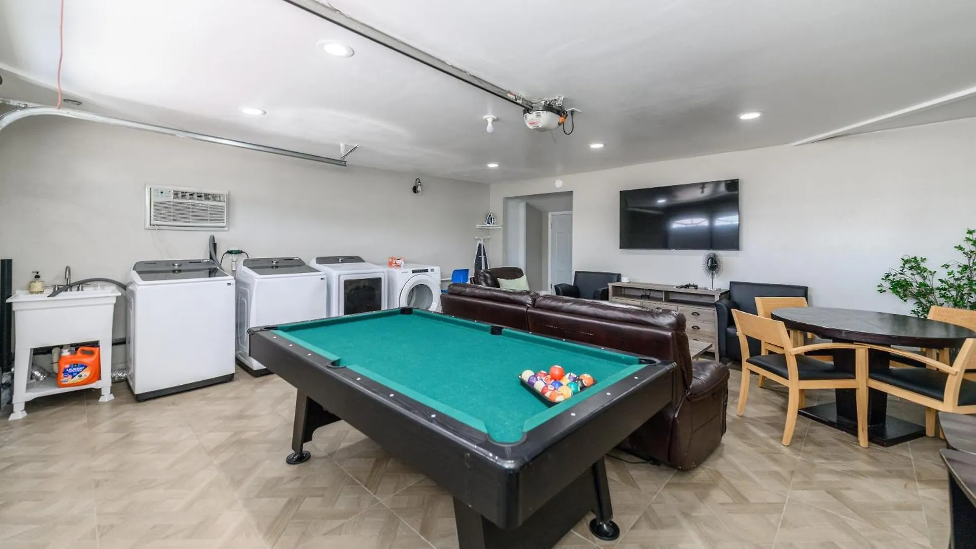 Disneyland Dream Villa 5 Bedroom 3 Bath Theater Games Pool Table Anaheim 0*,