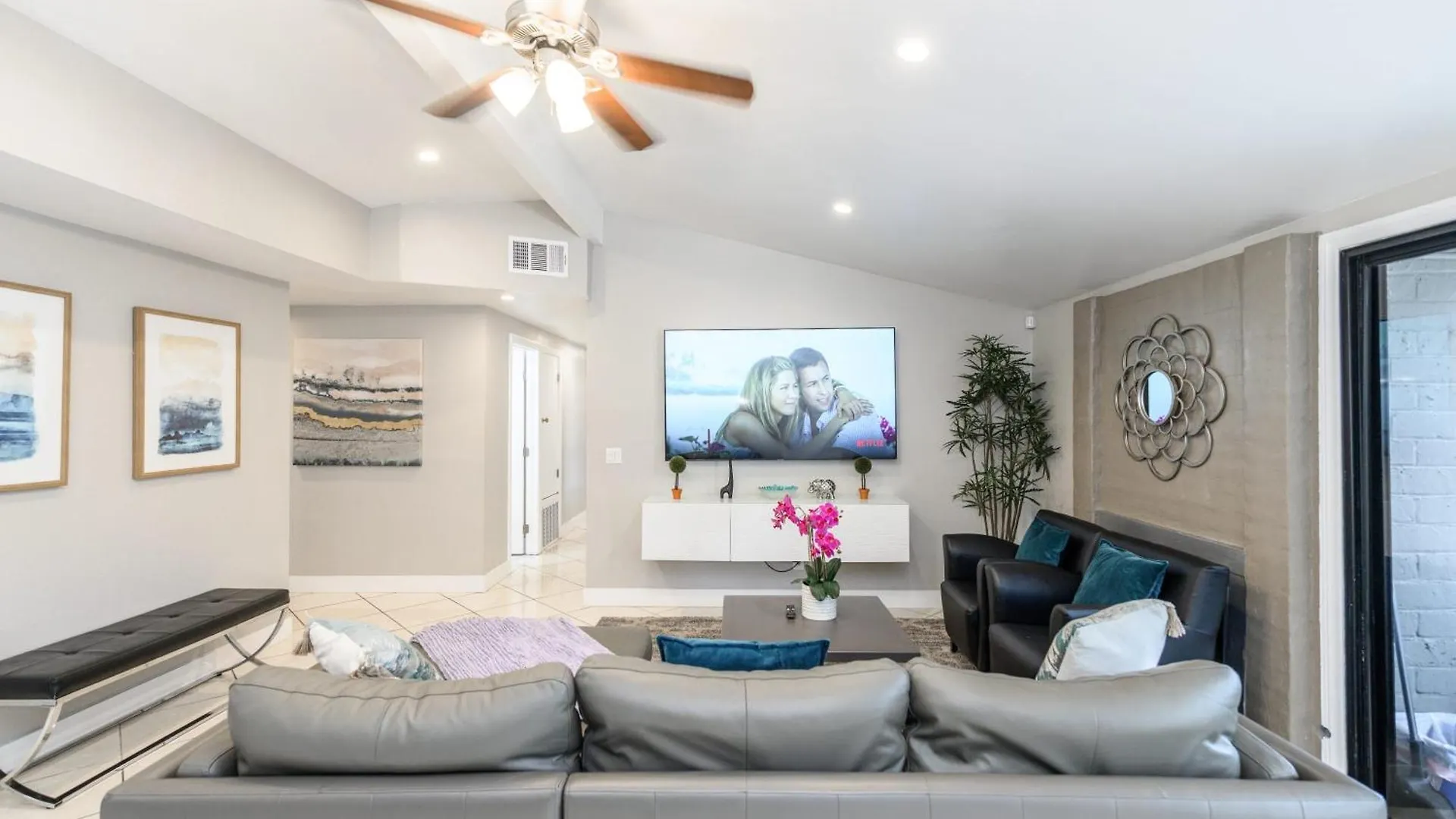 Holiday home Disneyland Dream Villa 5 Bedroom 3 Bath Theater Games Pool Table Anaheim
