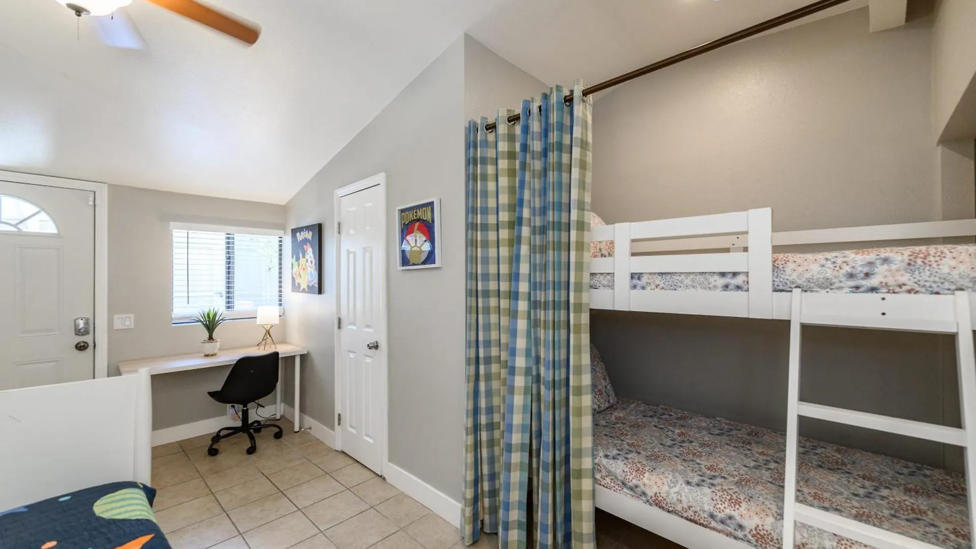 Holiday home Disneyland Dream Villa 5 Bedroom 3 Bath Theater Games Pool Table Anaheim