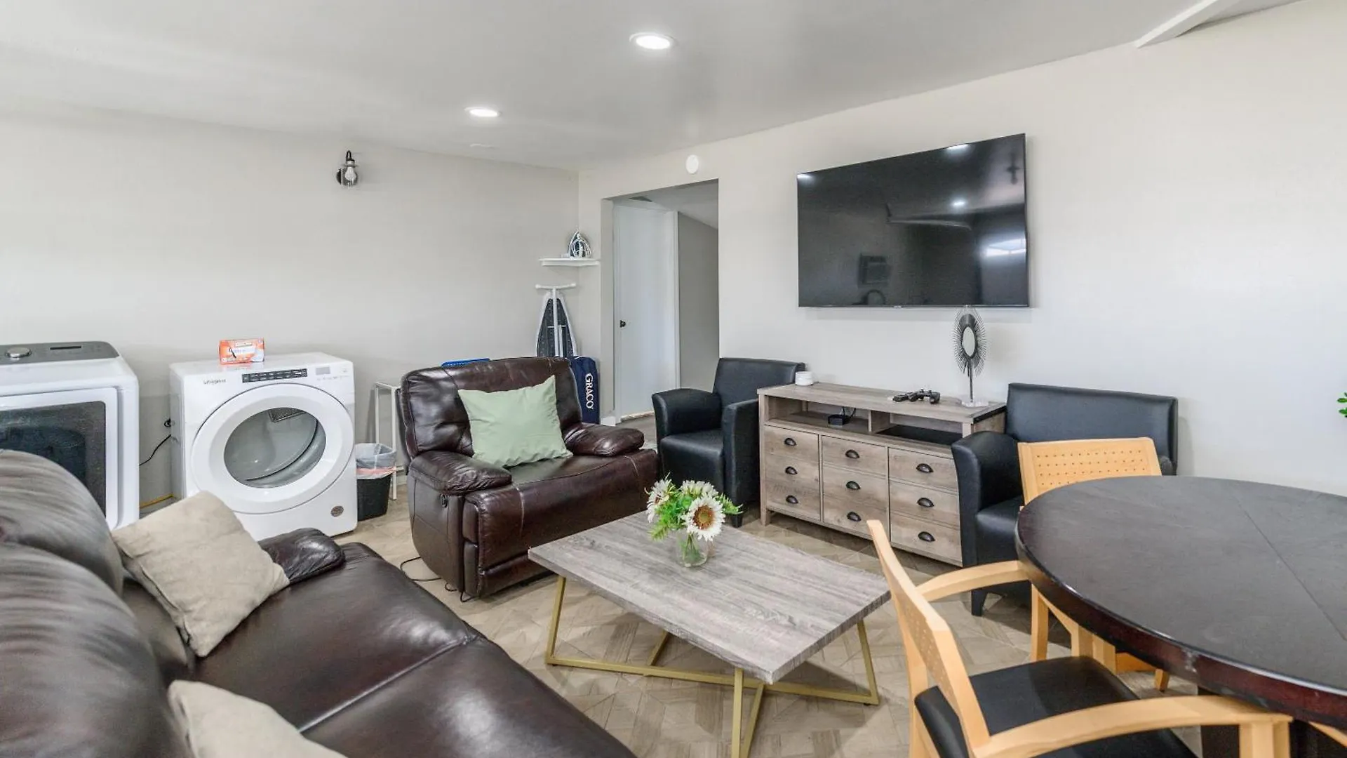 Holiday home Disneyland Dream Villa 5 Bedroom 3 Bath Theater Games Pool Table Anaheim United States
